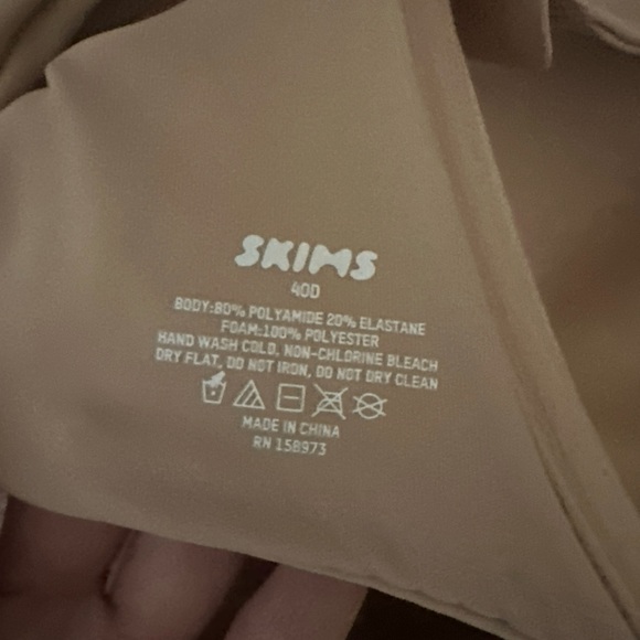 SKIMS Fits Everybody T-Shirt Bra Underwire NWT Size 40D MICA Skin Weightless - Picture 13 of 13